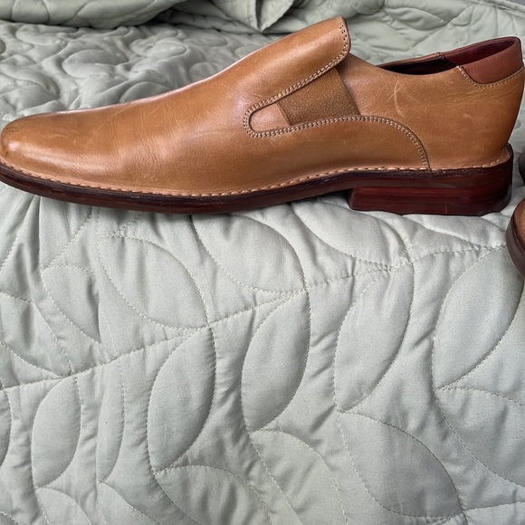 Men’s Size 13M Cole Haan Tan slip-on with wood trim and rubber sole - Picture 2 of 10